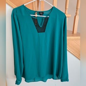 Top with Lace Accent